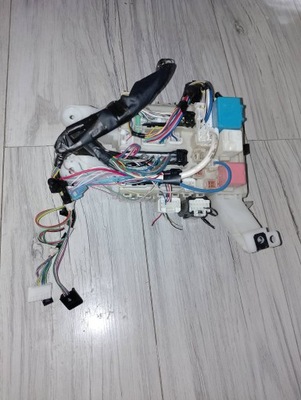 Коробка предохранителей bsi toyota verso фото №1