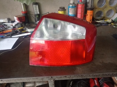 Audi a4 b6 sedan - лампа правый задняя фото №1