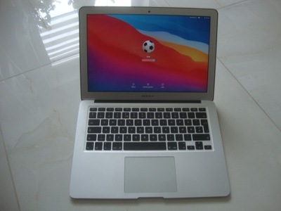 Apple Macbook AIR A1466 i5/4Gb OK!