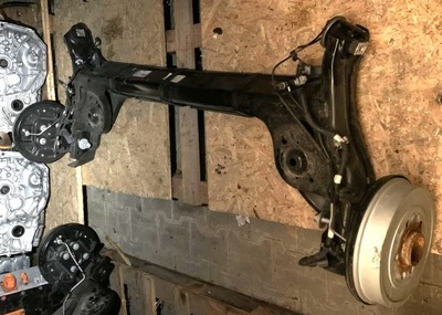 Задняя oś балка задняя подвеска тормозные барабаны 430009467r renault captur ii 1.0 tce фото №1