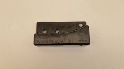 Tesla model s кронштейн задний  1042974-00-a фото №1