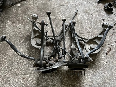 Grand cherokee wk2 srt важіль поворотний кулак права задня фото №1