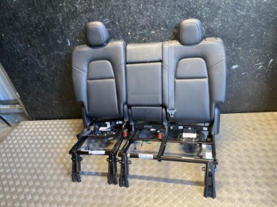 Сидіння задній tesla model y 2022 фото №1