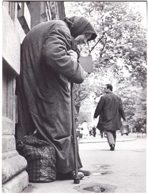 STAROŚĆ- FOTOGRAFOWAŁ JANUSZ PODLECKI KRAKÓW - Duża fotografia 18 x 24 cm