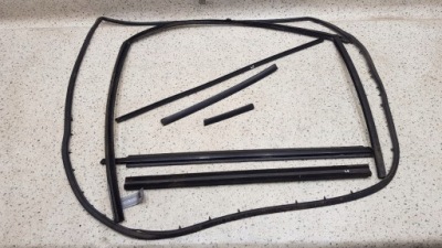 Прокладка двері скло лівий перед kpl caravan iv фото №1