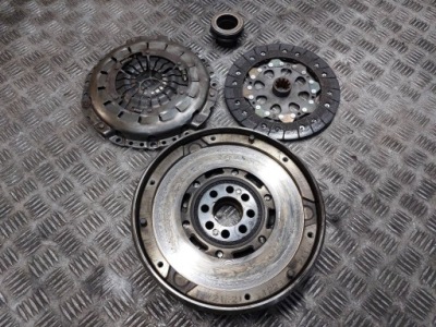 Колесо двомасовий + диск + притиск + підшипник bmw e46 1.9 8v m43 1223711 фото №1