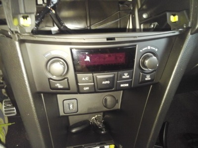 Suzuki swift mk7 панель клімат-контроль фото №1