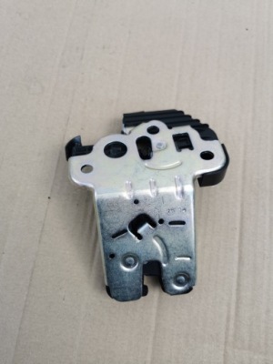 Замок кришки audi a1 a5 a6 8r0827505 фото №1