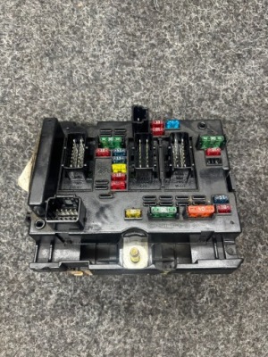 Коробка запобіжників bsm peugeot citroen 9650663980 фото №1