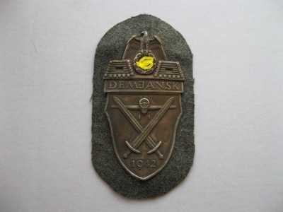 niemiecka odznaka 2 wojna za Demiansk naszywana