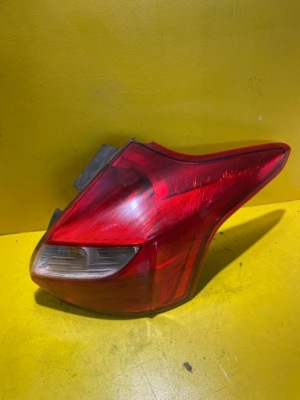 Ford focus mk3 - лампа - правий задня фото №1