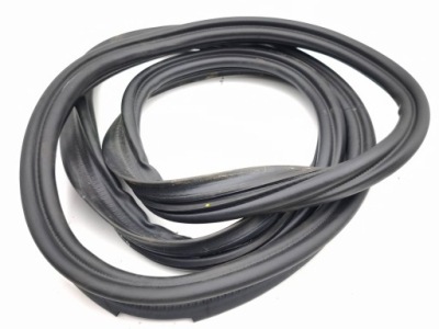 Mini f65 2024 прокладка крышки багажника фото №1