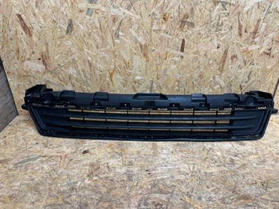 Opel vivaro решітка середня 24- фото №1