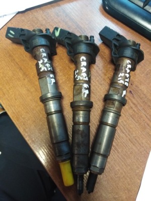 Інжектор форсунка vw crafter 2.5 bosch 0445115028 фото №1