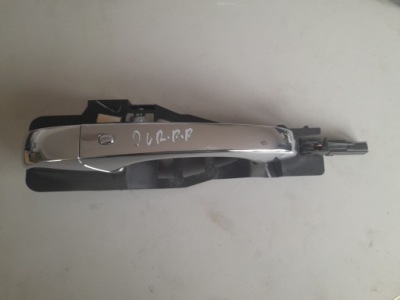 Dodge durango iii wd 2012r ручка дверь перед правая keyless 04589884ah фото №1