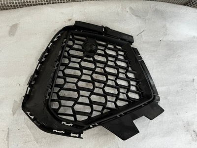 Audi q3 права решітка бампера фото №1