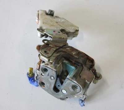 Замок дверь передний правый nissan vanette 2000r фото №1