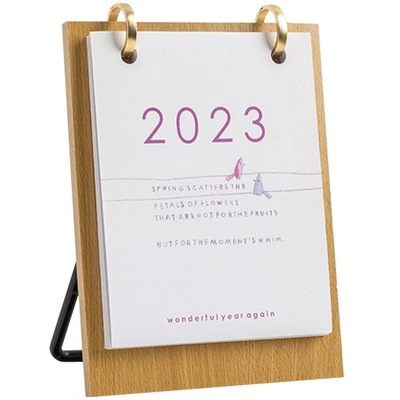 Drewniany stojak na kalendarz biurkowy 2023
