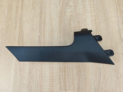 Оригінальні обшивка захист стійка правий задній bmw g26 7490366 34km! фото №1