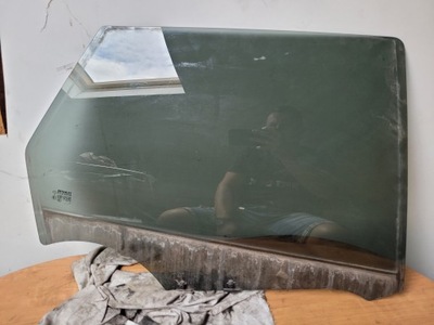 Скло двері правий задня renault captur 2014 фото №1