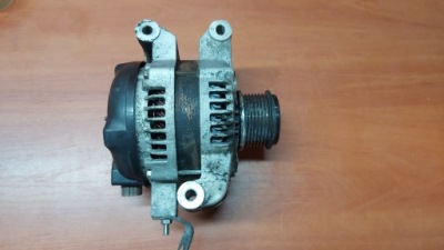 Генератор toyota avensis t25 corolla verso 2,2 177km 04- фото №1