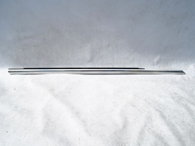 Молдинг уплотнитель правый перед mercedes w205 c фото №1