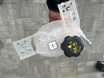 Бачок радиатора жидкость jeep cherokee kl 14- фото №1