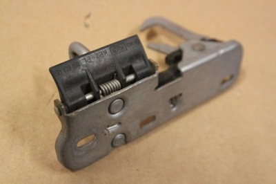 Hak засувка капот vw scirocco 1k0823480 фото №1