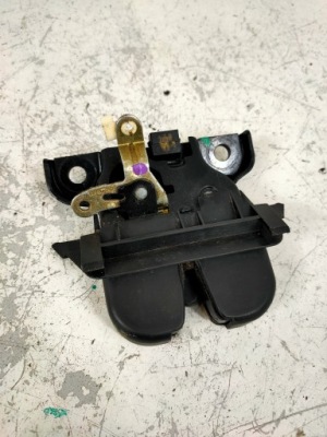 Замок кришки задня audi a4 b5 lift kombi 8d9827505e фото №1