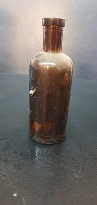 stara butelka farmaceutyczna 150 ml