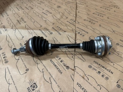 Audi q3 83a привідний вал шарнір ліва оригінал  3q0407271n 2019- фото №1