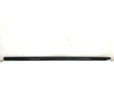 Молдинг уплотнитель правая задний  mercedes w213 2017- a2137302405 фото №1