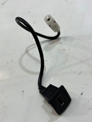 Роз'єм usb mercedes w204 a1728200515 фото №1