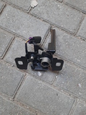 Замок капот chevrolet cruze оригинальный номер 95989870 фото №1