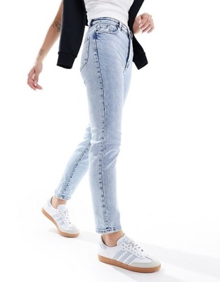 Stradivarius Jasnoniebieskie mom fit jeans EU42