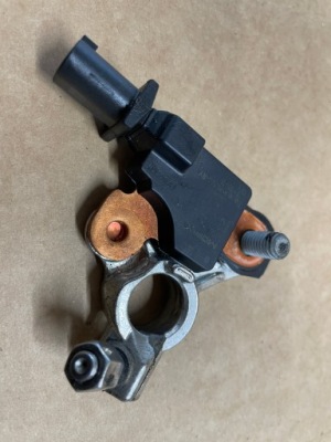 Alfa romeo stelvio клема мінусова 50548044 фото №1