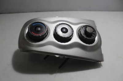 Панель керування обдув toyota yaris ii фото №1