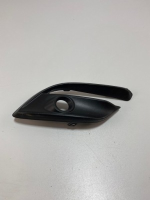 Mazda 3 решітка радіатора решітка бампера права фото №1