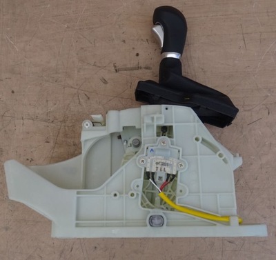 Hyundai tucson ii рычаг переключения передач домкрат фото №1