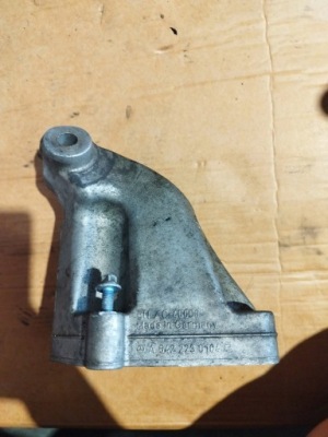 Кронштейн двигуна mercedes w211 3.0 cdi 6422230104 фото №1