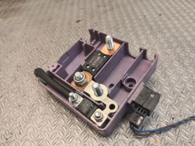 Bmw x3 e83 рамка / модуль запобіжників фото №1