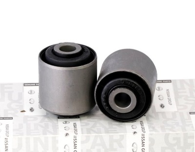 Втулки важеля задня nissan patrol y60 y61 оригінал фото №1