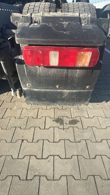 BŁOTNIK TYŁ NADKOLE Z LAMPĄ VOLVO FH