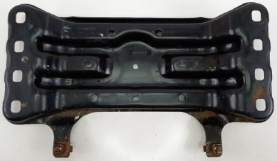 Кронштейн подушка коробки mercedes w204 a2042401302 фото №1