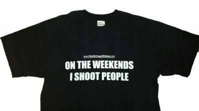 T-shirt - On The Weekend I Shoot People - Czarny -