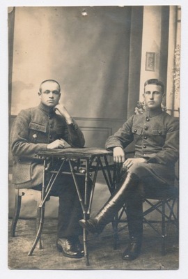 Żołnierze z odznaką ok. 1918 r. (471)