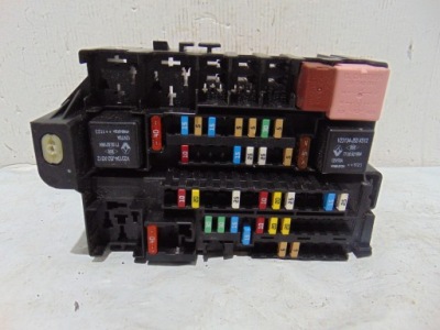 Коробка предохранителей laguna iii 8200393836d фото №1