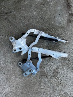 Alfa romeo stelvio петлі петля капот комплект лівий правий привід фото №1