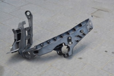 Напрямна кронштейн під  фара audi a4 b5 8k0805607l фото №1