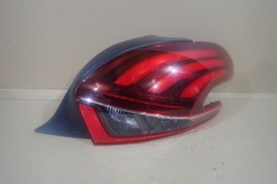 Лампа права задня задня peugeot 208 lift led 2015- фото №1